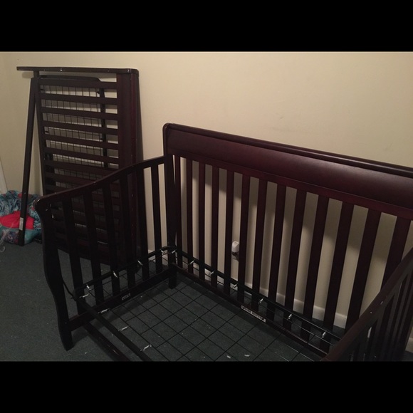 Babies crib/ convertible bed solid wood gasco - Picture 3 of 3